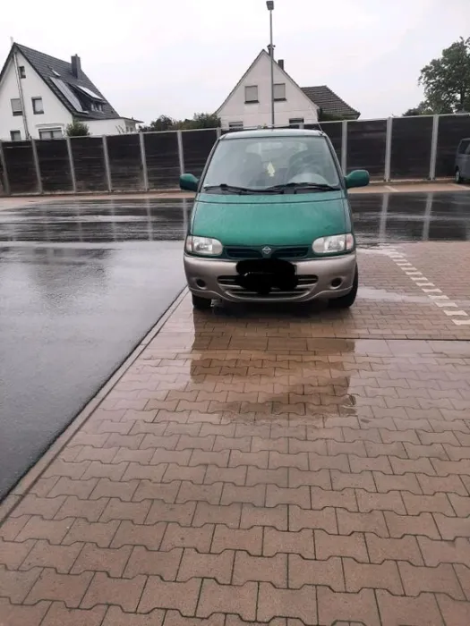 Nissan Serena 8 Sitzer 73600 km gelaufen