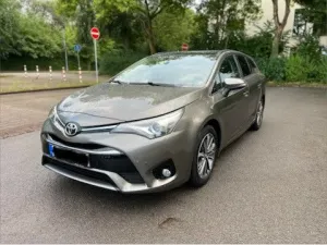 Toyota Avensis 1,8-Edition S ,AHK, Pano