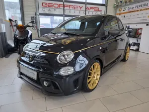 Abarth 595 1.4 T-JET 165 SCORPIONEORO 1 OF 2000 BEATS C