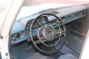 Mercedes-Benz 240D TOPP  ungeschweisst, Motor neu