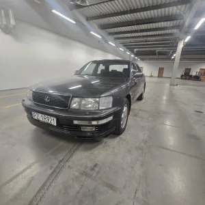 Lexus LS 400
