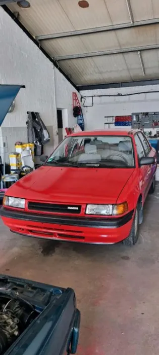 Mazda 323 BG