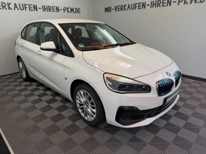 BMW 225 Active Tourer 225 xe Advan.*NAVI*TEMPO*SCHEC