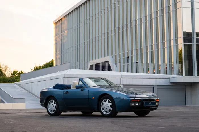 Porsche 944