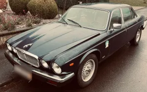 Jaguar XJ6, dunkelblau, Schmuckstück