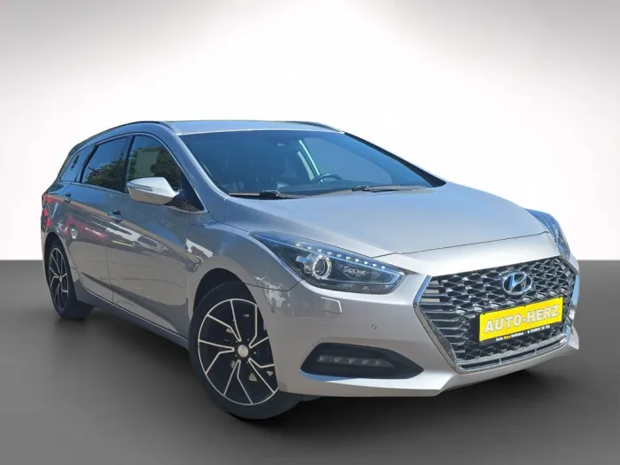 Hyundai i40 cw Space Plus *LEDER+XENON+PDC+AHK*