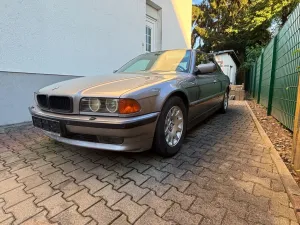 BMW 740i