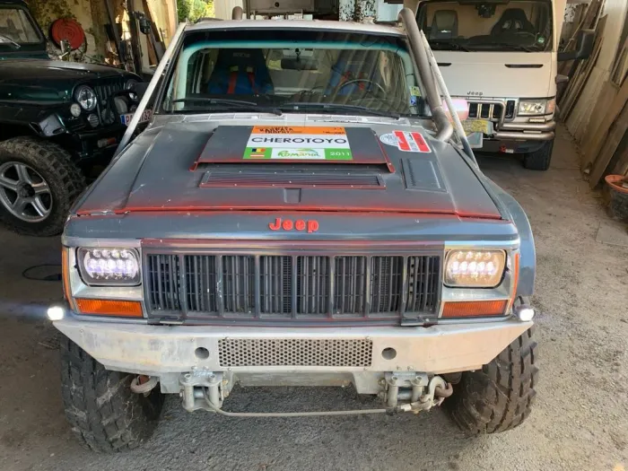 Jeep offroad Trophy Cherokee V 8 rostfrei