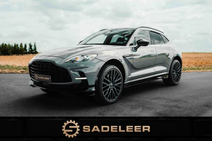 Aston Martin DBX 707