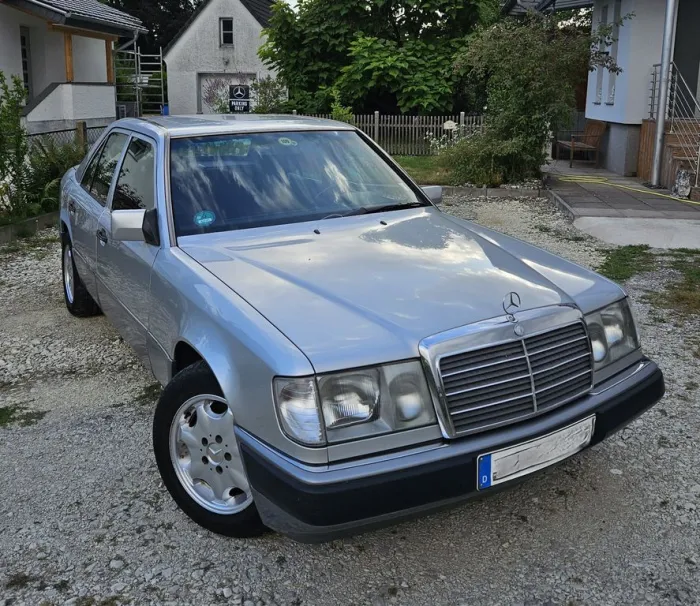 Mercedes-Benz E 230