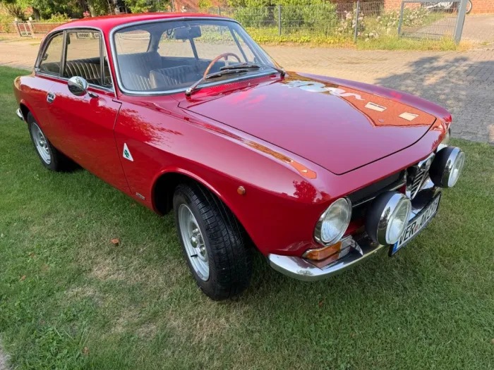 Alfa Romeo GT 1300 