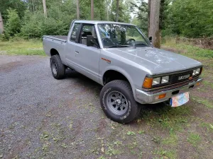Nissan Datsun Y720 King Cab 4WD Pick Up