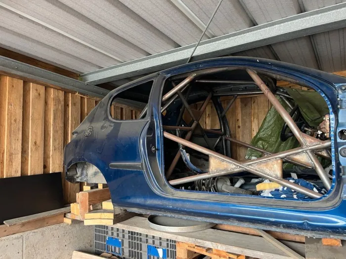 Peugeot Karrosserie 206 mit eingeschweißte...