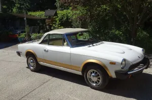 Fiat 124 Spider 2000 CS2  Rostfrei, Flori...