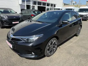 Toyota Auris Design Edition KAMERA/NAVI/KLIMA/SHZ/2HAND