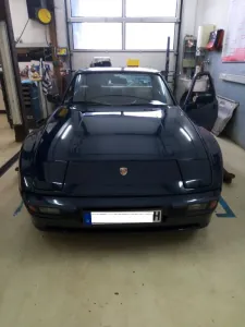 Porsche 944