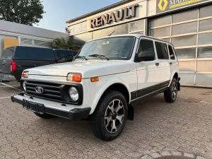 Lada Niva Luxus Klima 5 Türer, Mike Sanders