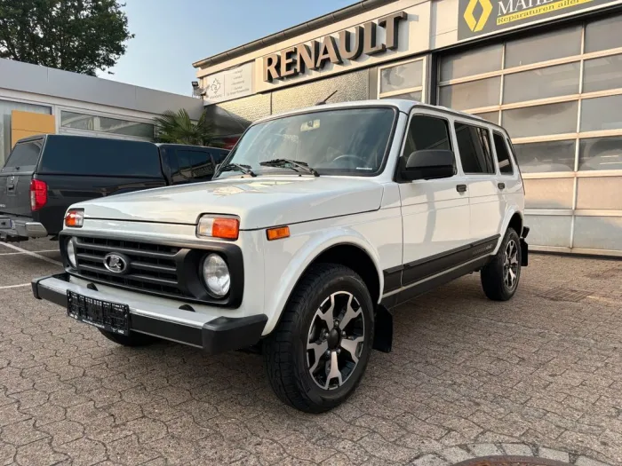 Lada Niva Luxus Klima 5 Türer, Mike Sanders