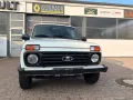 Lada Niva Luxus Klima 5 Türer, Mike Sanders