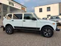 Lada Niva Luxus Klima 5 Türer, Mike Sanders
