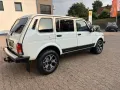 Lada Niva Luxus Klima 5 Türer, Mike Sanders