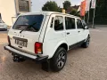 Lada Niva Luxus Klima 5 Türer, Mike Sanders