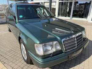 Mercedes-Benz E 280, 1.Hand ,LEDER, KLIMA,SCHIEBEDACH, uvm.