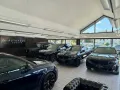 BMW i7 xDrive 60 M Sport-THEATRE-TV-SKY-Lounge-B&W-