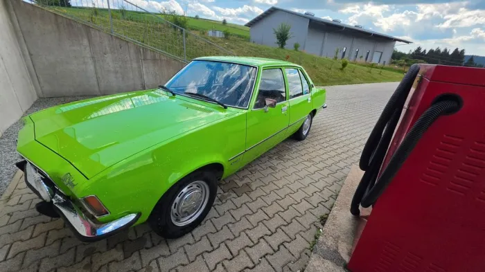 Opel Rekord D 1700 H-Zulassung + Ersatzteile 