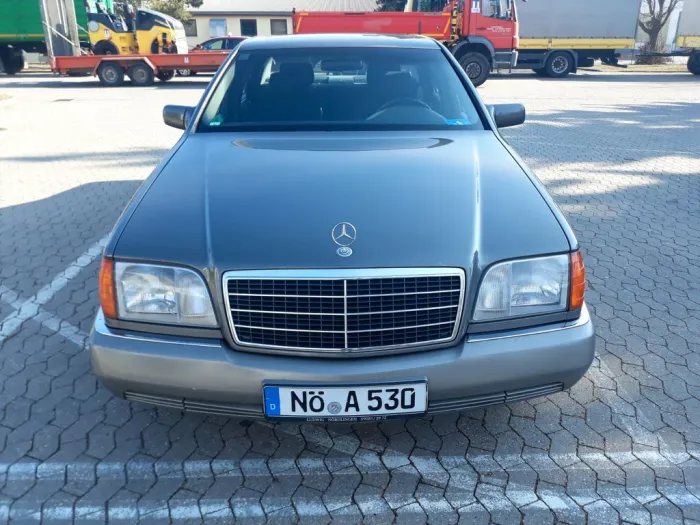 Mercedes-Benz 320