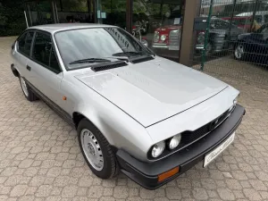 Alfa Romeo GTV 2.0