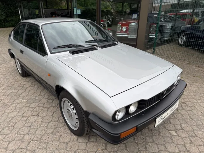 Alfa Romeo GTV 2.0