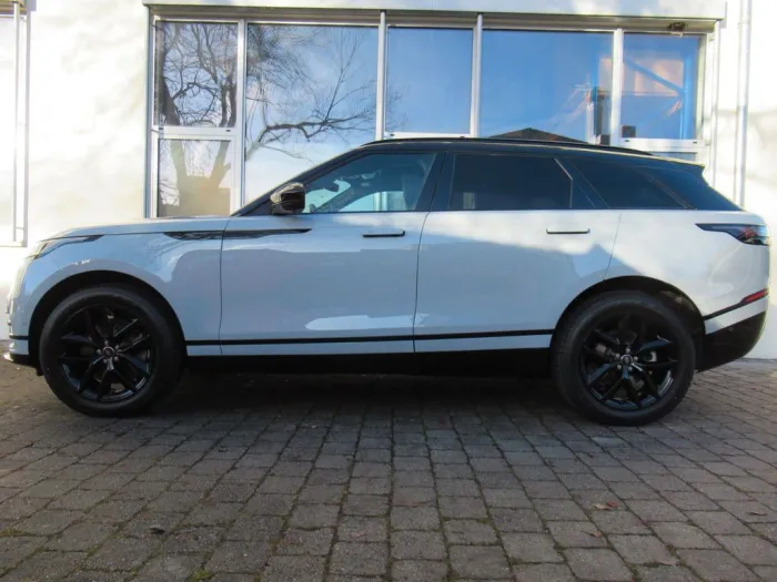 Land Rover NEW D300 DYN SE HEAD-UP BLACK PANO 3D+eAHK NP101