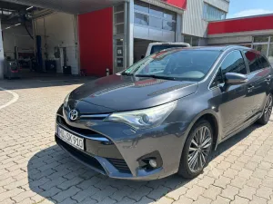 Toyota Avensis 1,8-l-Valvem. Executive Touring Spor...