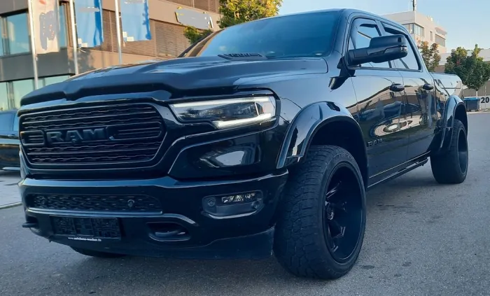 Dodge RAM 1500 4x4 LIMITED CREW CAB *NIGHT EDITION*