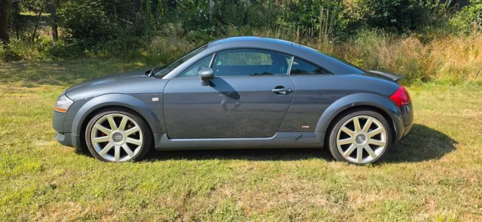 Audi TT Coupe 1.8T quattro 165 kW -