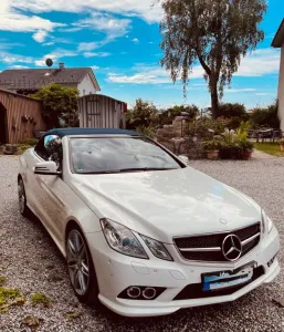 Mercedes-Benz E 200 Cabrio AMG-Optik-Neuer Motor - Top-Zustand