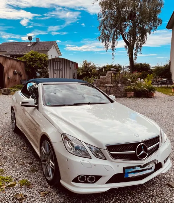 Mercedes-Benz E 200 Cabrio AMG-Optik-Neuer Motor - Top-Zustand