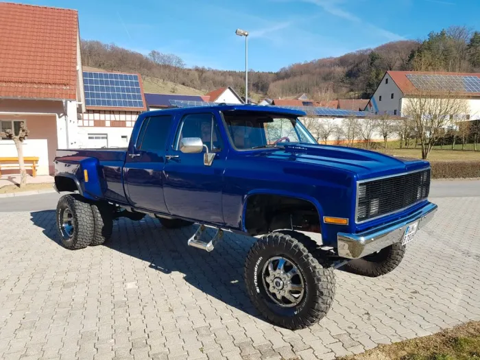 Chevrolet K30 Crew Cab 454 Big Block V8 - H-Kenn