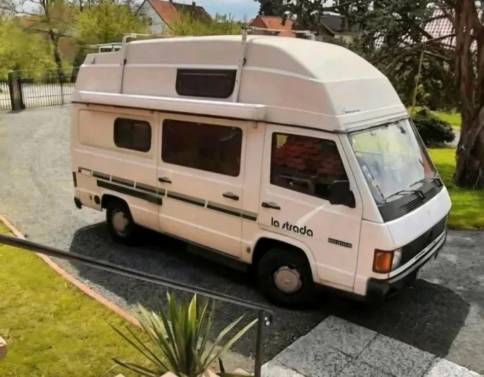 Mercedes-Benz MB 100