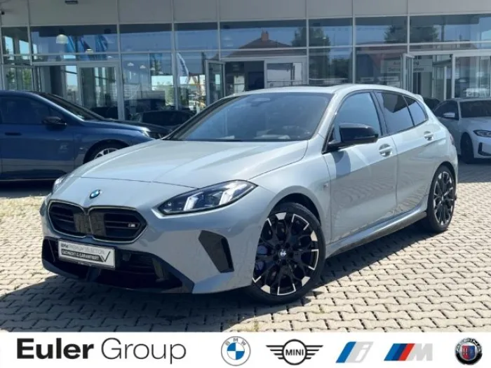 BMW M135 xDrive 19'' IconGl Pano ad.M-FW H/K Prof.Pa