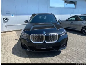 BMW iX1 eDrive20 Sportpaket AD AHK-el. klappb. AHK-k