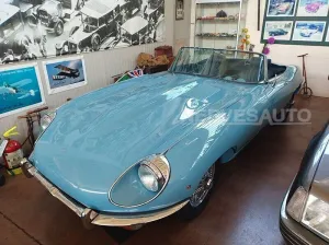 Jaguar E-Type spider azzurra 1969 - Restauro Imp