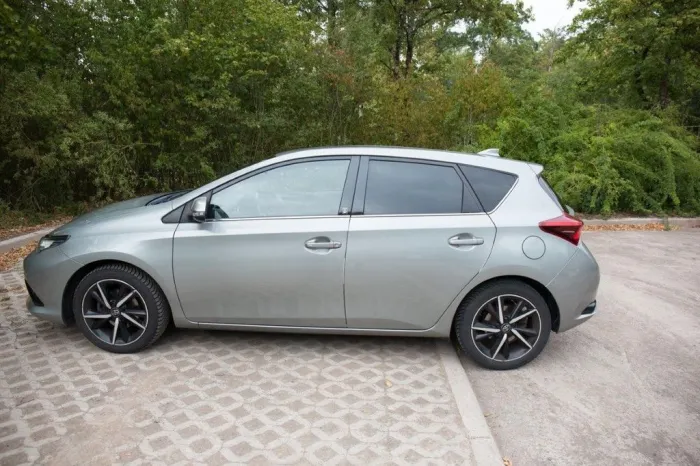 Toyota Auris Touring S. 1,2-l-Turbo Team Deutsch. S...