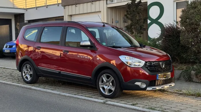 Dacia Lodgy TCe 130 GPF Stepway Plus, LED, 8-fach, TOP