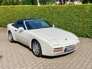 Porsche 944