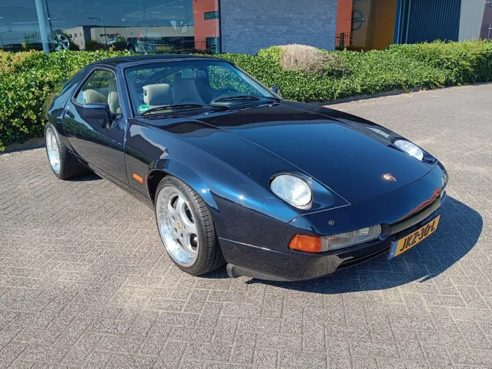 Porsche 928 S4 XX8
