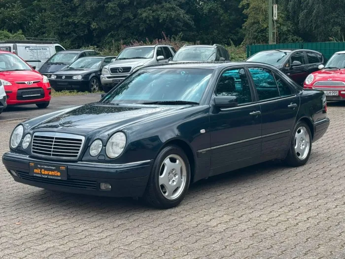 Mercedes-Benz E 280 AVANTGARDE *1.HAND*SCHIEBEDACH*TÜV NEU*