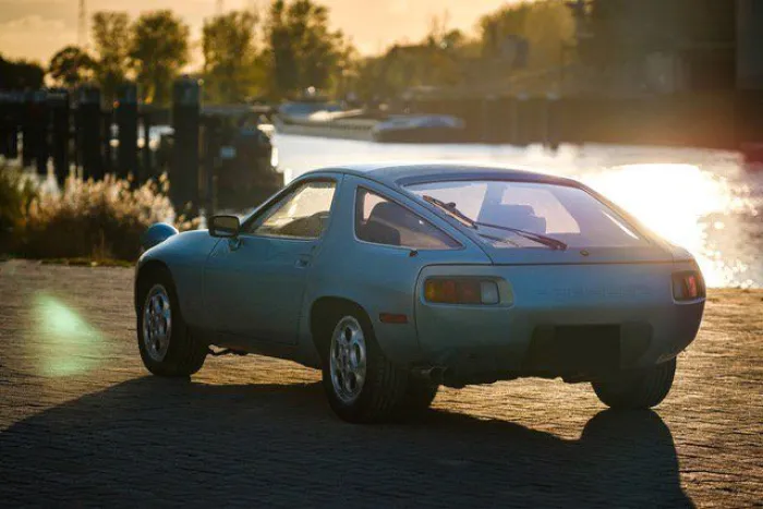 Porsche 928 Designikone der 1. Serie Schal...